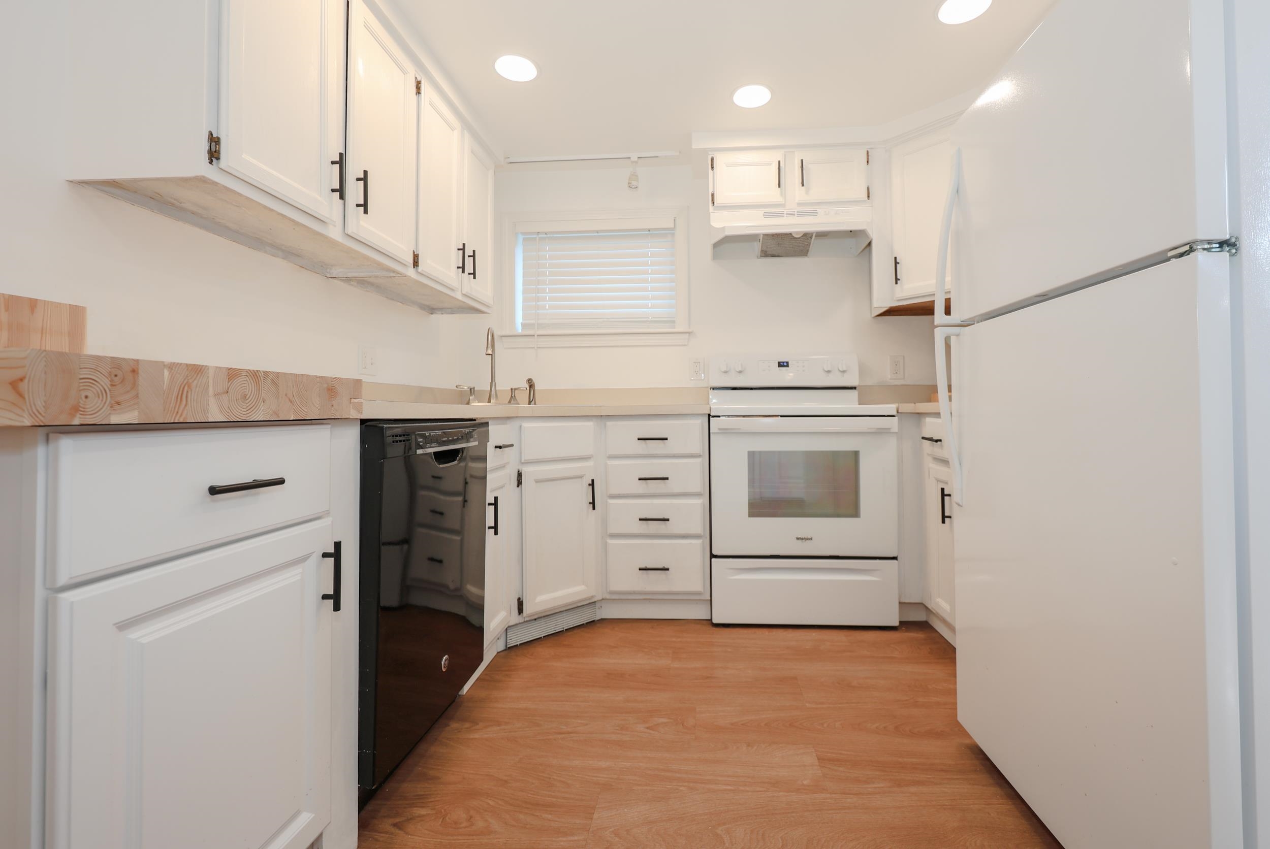 6 Highland Avenue Derry, NH 03038 - Photo 9 of 41