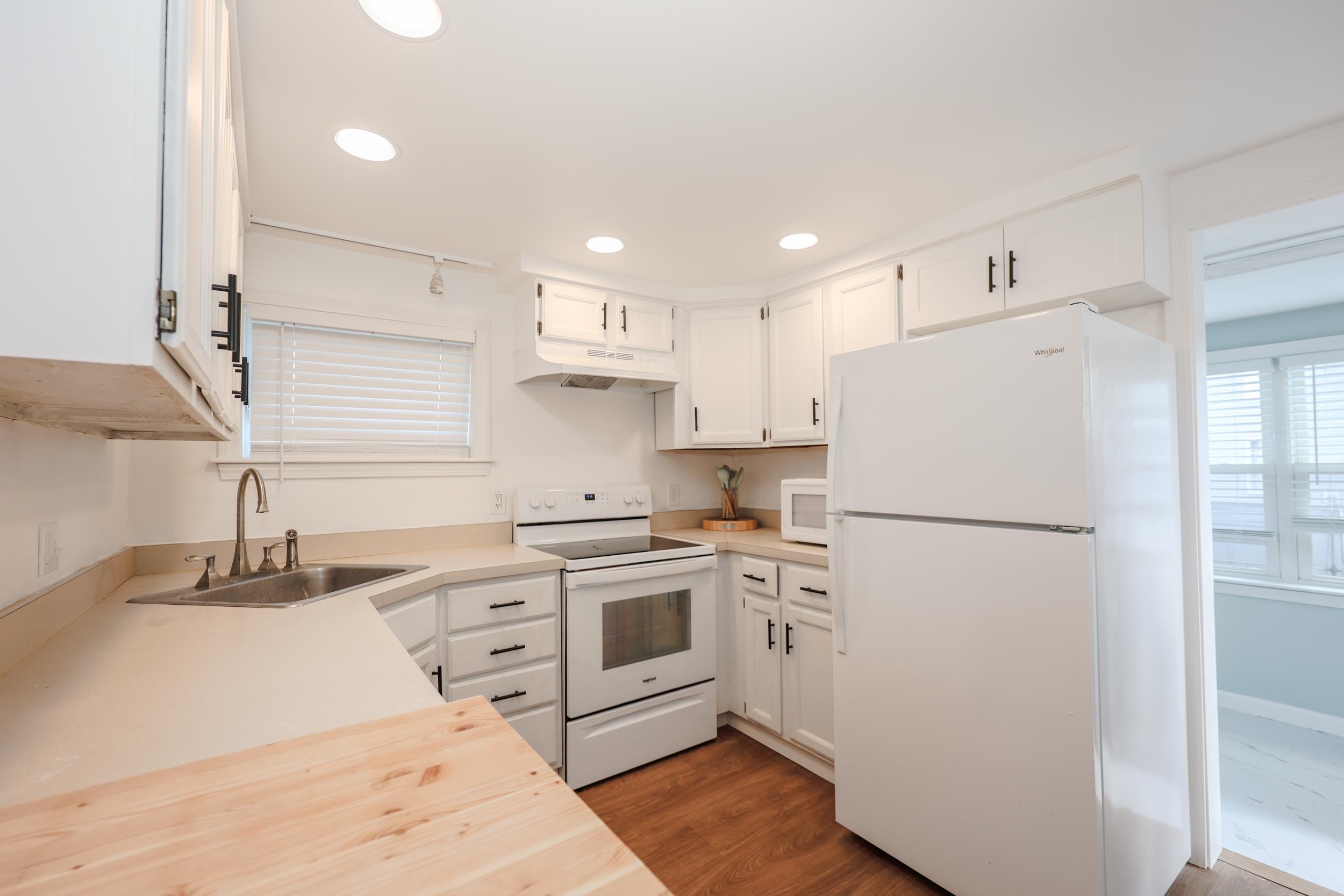 6 Highland Avenue Derry, NH 03038 - Photo 10 of 41