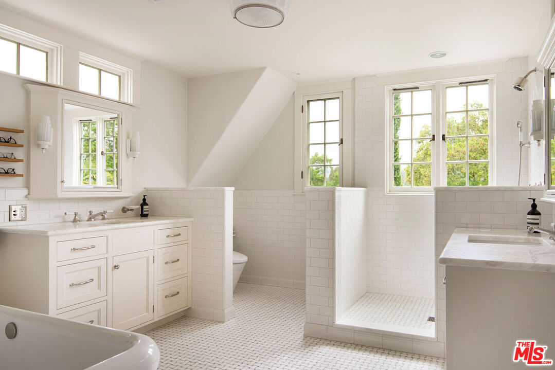 San Antonio Street Ojai, CA 93023 - Photo 25 of 73 a bathroom with a double vanity sink a toilet and a tub