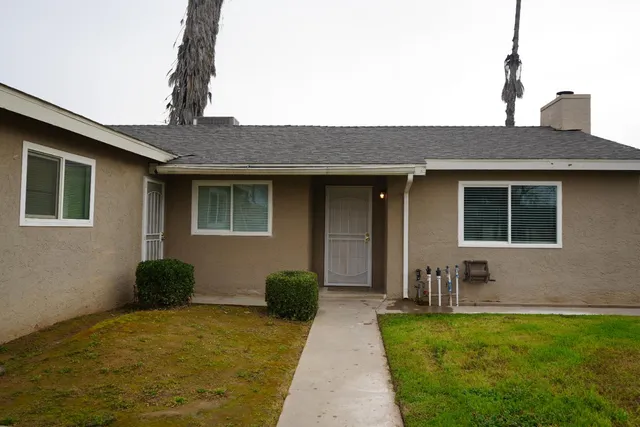 $1,900 | 4310 North Barcus Avenue, Fresno, CA 93722