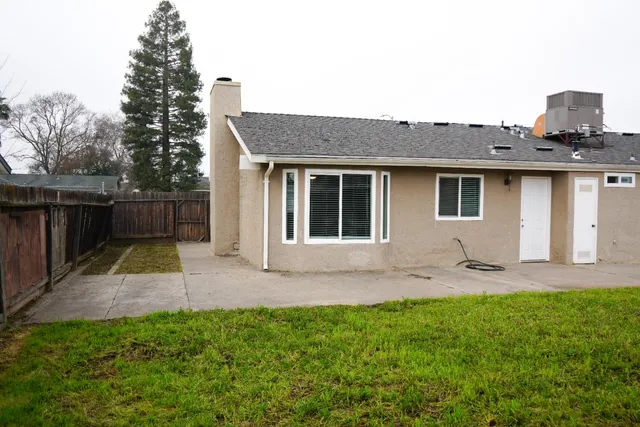 $1,900 | 4310 North Barcus Avenue, Fresno, CA 93722