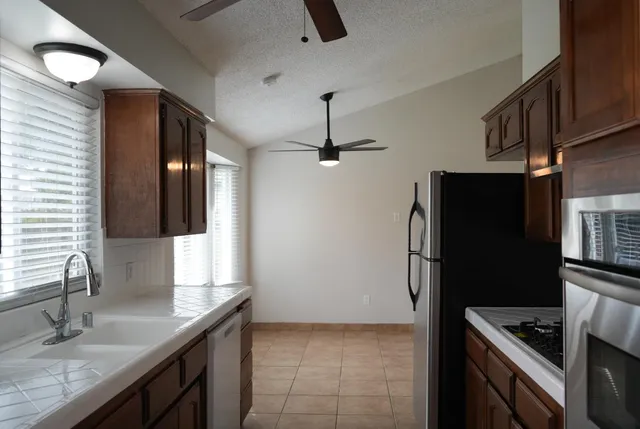 $1,900 | 4310 North Barcus Avenue, Fresno, CA 93722