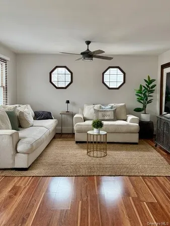 $3,200 | 9 Bayview Court, East Setauket, NY 11733