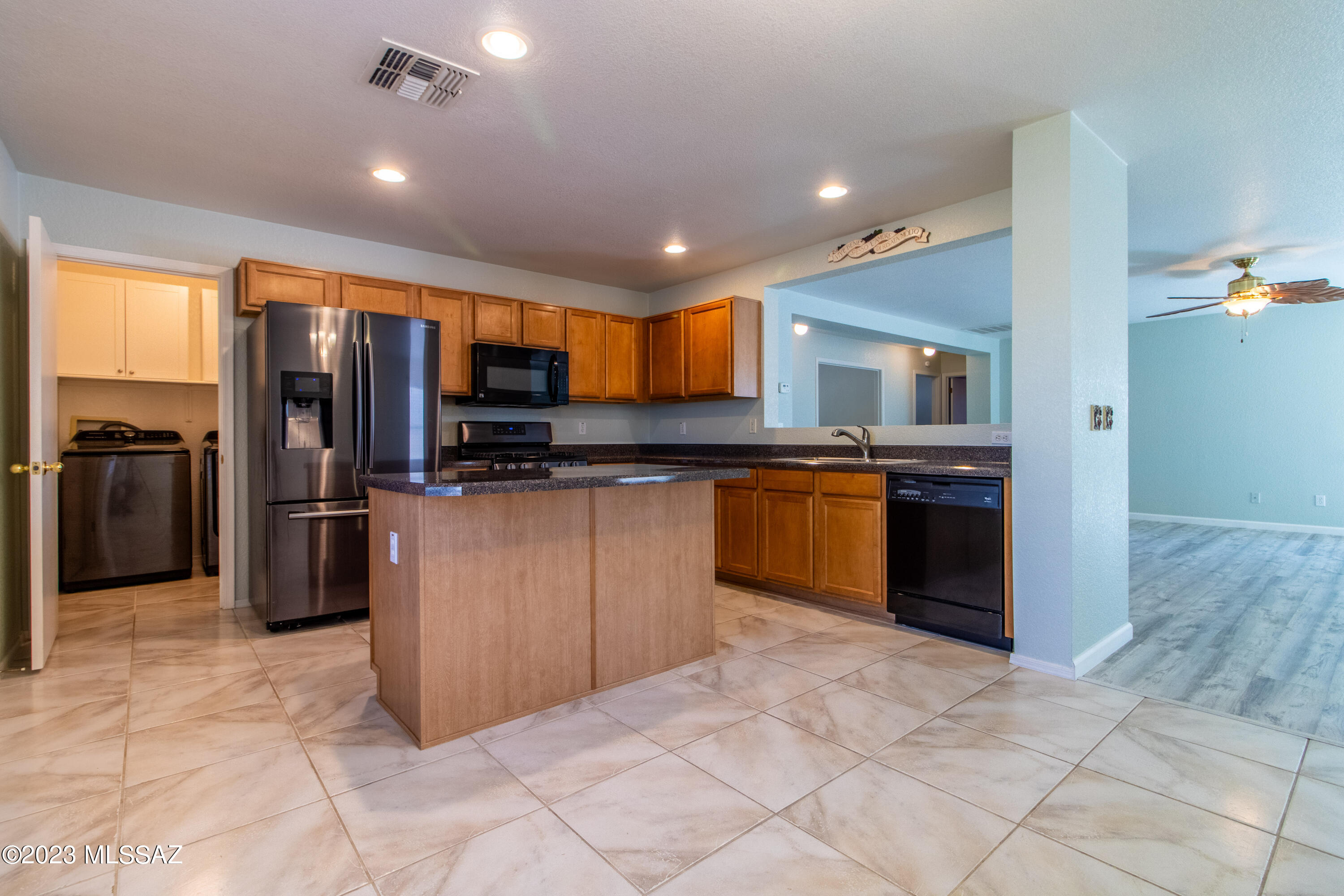 7753 West Oak Stream Road Tucson, AZ 85743 - Photo 7 of 18 IMG_7073-HDR