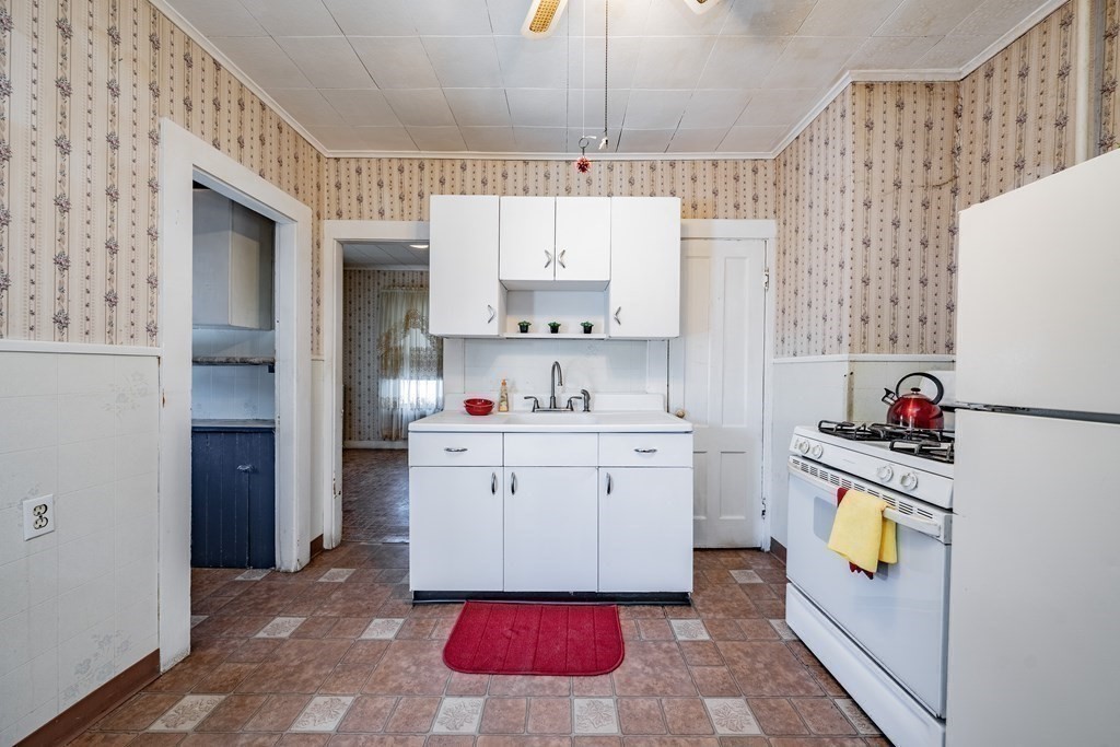 54 Revere Street Springfield, MA 01108 - Photo 8 of 40 Gallery Image 8
