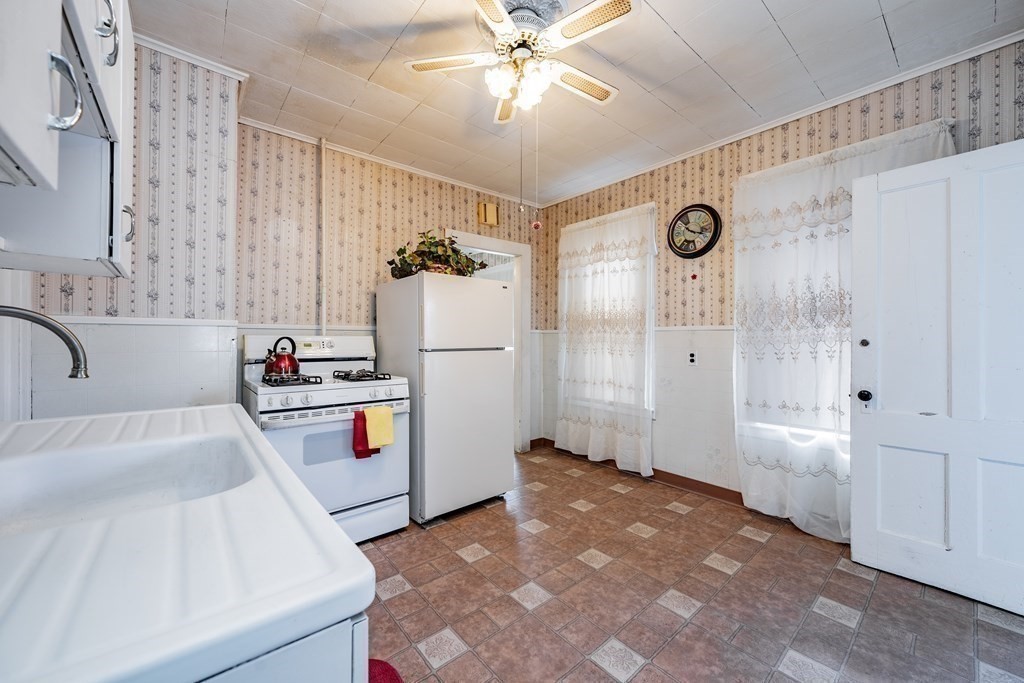54 Revere Street Springfield, MA 01108 - Photo 10 of 40 Gallery Image 10