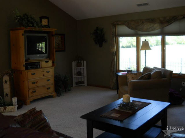 1422 Fairway Drive Decatur, IN 46733 - Photo 6 of 15