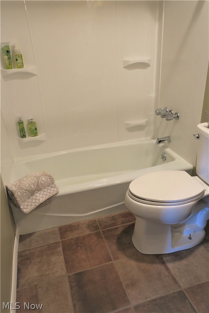 985 Canyon View Road, Unit 201A Northfield, OH 44067 - Photo 21 of 35 Updated Bath
