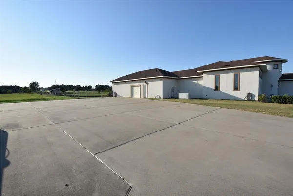 $5,650 | 825 Grubbs Road, Sealy, TX 77474