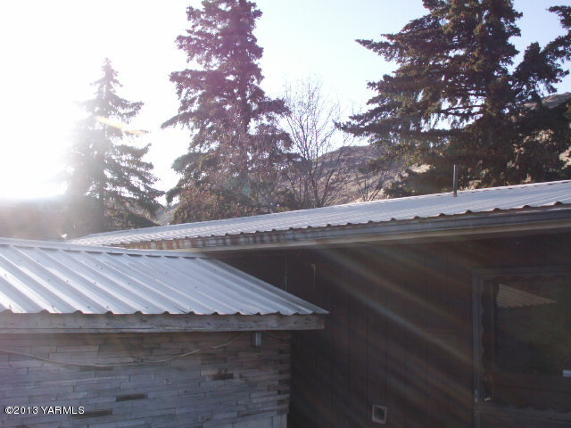 211 Ranger Road Naches, WA 98937 - Photo 12 of 16 a view of a backyard of the house