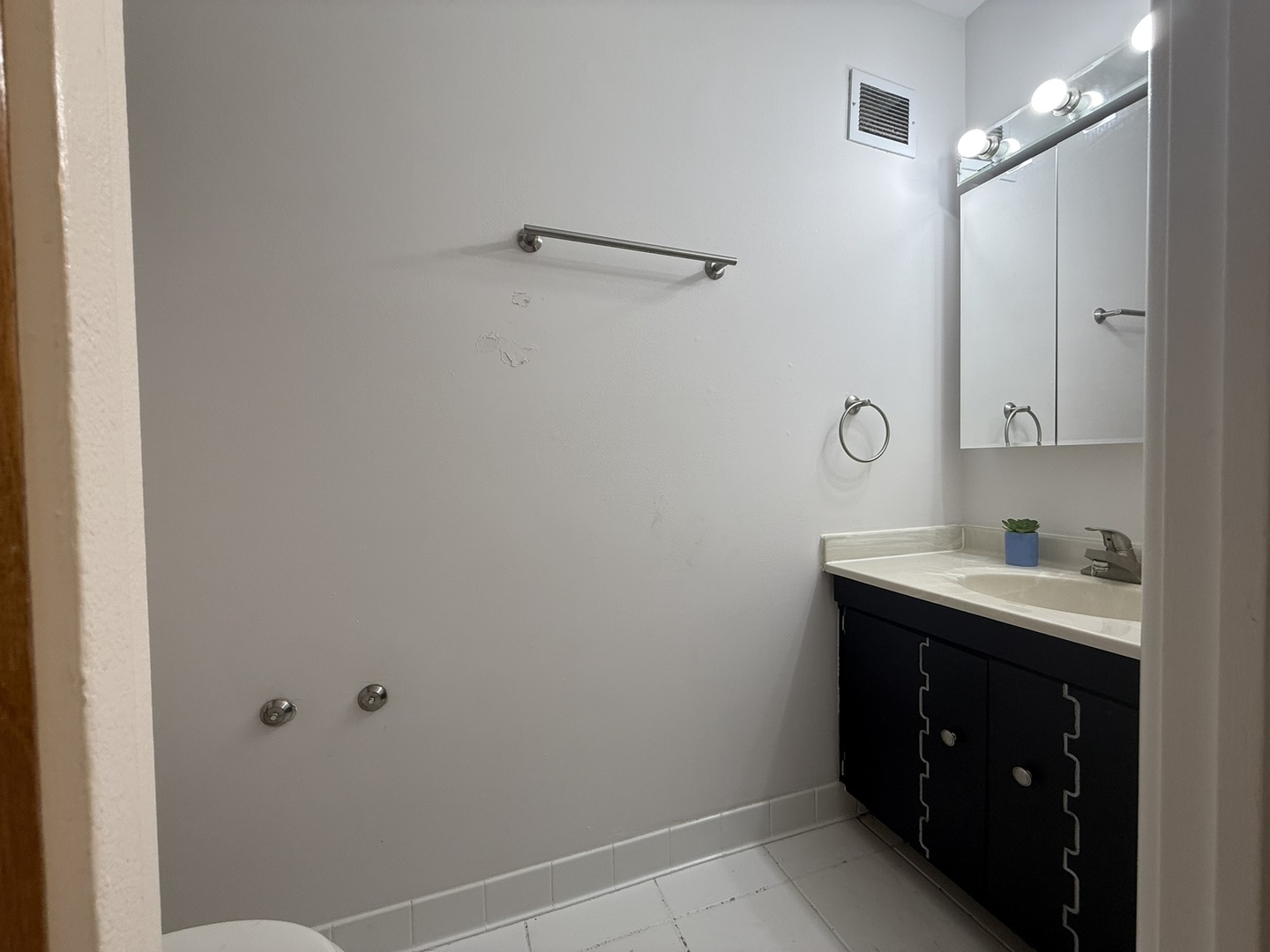 1311 South Finley Road, Unit 411 Lombard, IL 60148 - Photo 13 of 15 Gallery Image 13