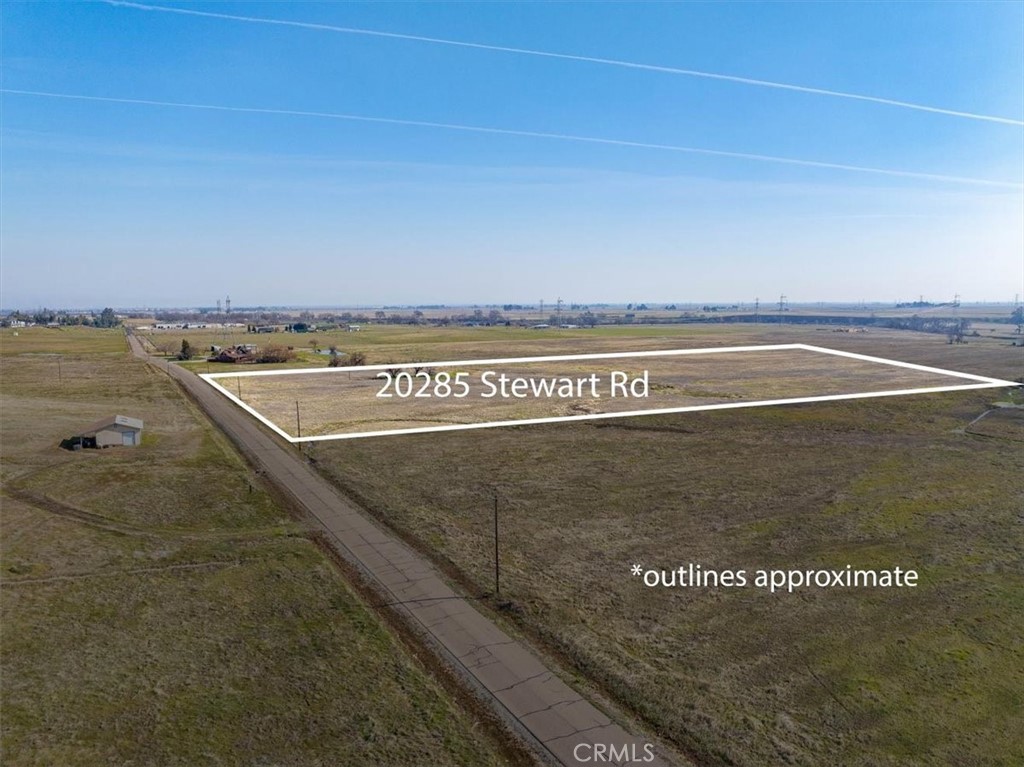 20225 Stewart Road Red Bluff, CA 96080 - Photo 6 of 12 a view of a swimming pool with an outdoor seating
