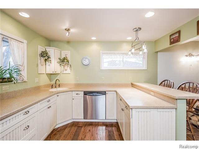 19730 Clark Road Belleville, MI 48111 - Photo 5 of 36