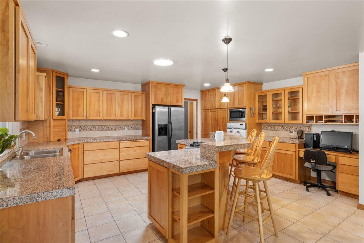 3307 Freeland Road Central Point, OR 97502 - Photo 10 of 34