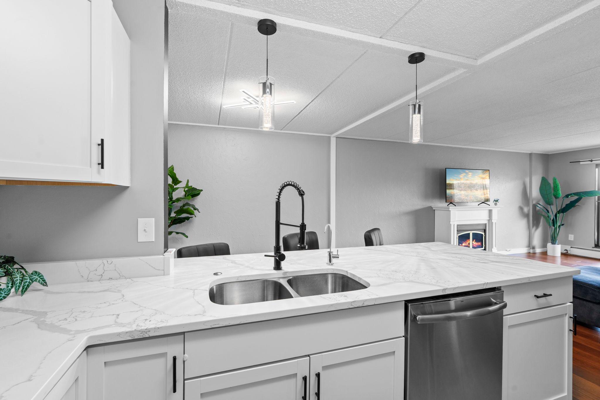 10501 Cedar Lake Road, Unit 512 Minnetonka, MN 55305 - Photo 5 of 41 Gallery Image 5