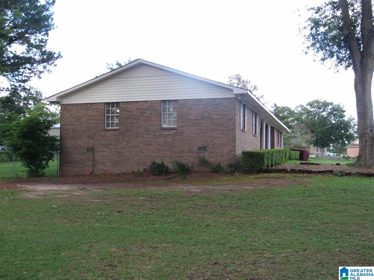 303 Victory Street Clanton, AL 35045 - Photo 6 of 50