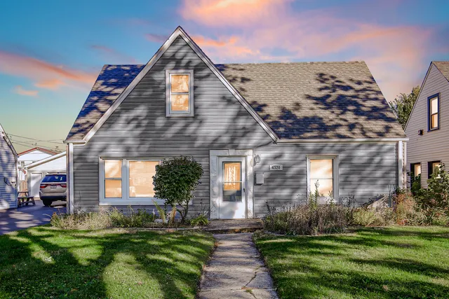 $332,500 | 4320 West 99th Place, Oak Lawn, IL 60453