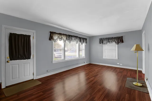 $332,500 | 4320 West 99th Place, Oak Lawn, IL 60453