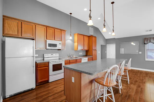 $332,500 | 4320 West 99th Place, Oak Lawn, IL 60453