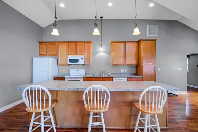 $332,500 | 4320 West 99th Place, Oak Lawn, IL 60453