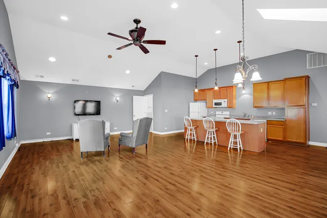 $332,500 | 4320 West 99th Place, Oak Lawn, IL 60453