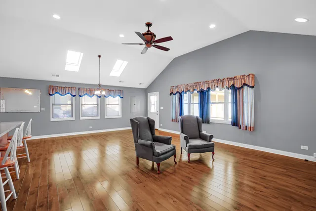 $332,500 | 4320 West 99th Place, Oak Lawn, IL 60453