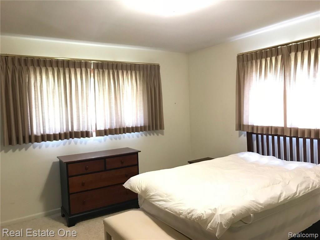 28353 Quail Hollow Road Farmington Hills, MI 48331 - Photo 14 of 31