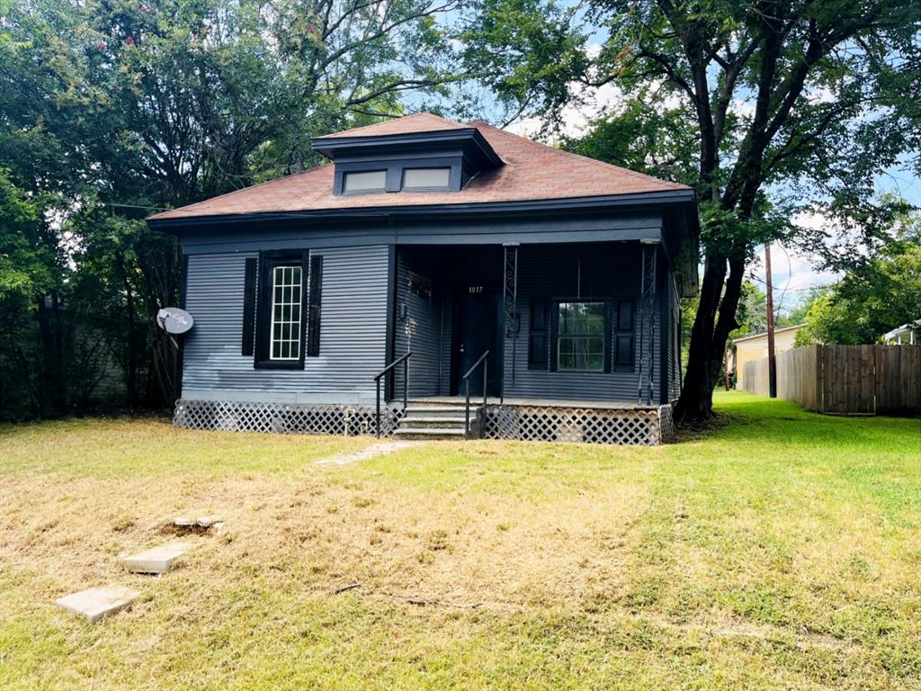 1037 Cedar Street Paris, TX 75460 - Photo 12 of 13 a view of a house with floor to yard and a tree