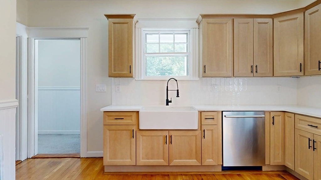 911 Pleasant Street Worcester, MA 01602 - Photo 3 of 42