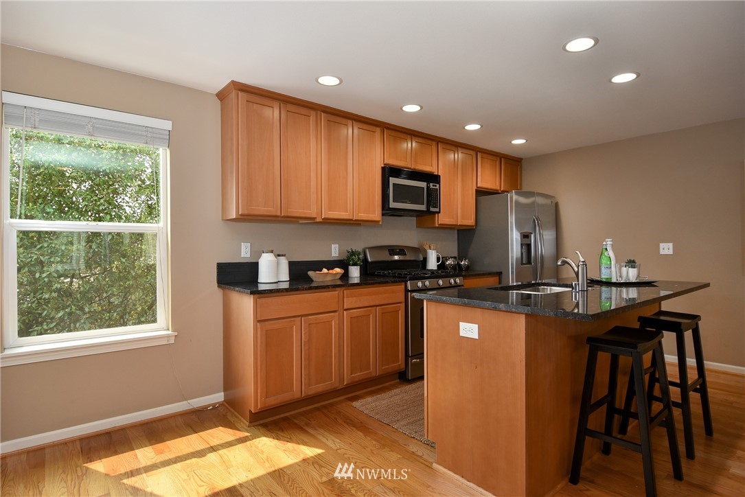 10134 B Holman Road Northwest Seattle, WA 98133 - Photo 14 of 25