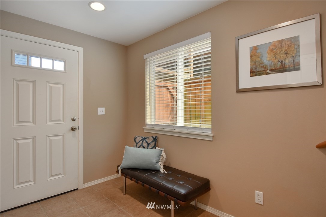 10134 B Holman Road Northwest Seattle, WA 98133 - Photo 3 of 25