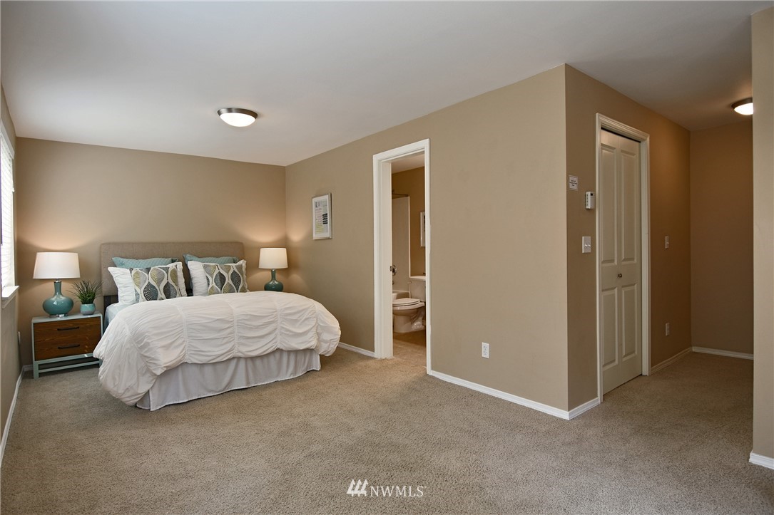 10134 B Holman Road Northwest Seattle, WA 98133 - Photo 4 of 25