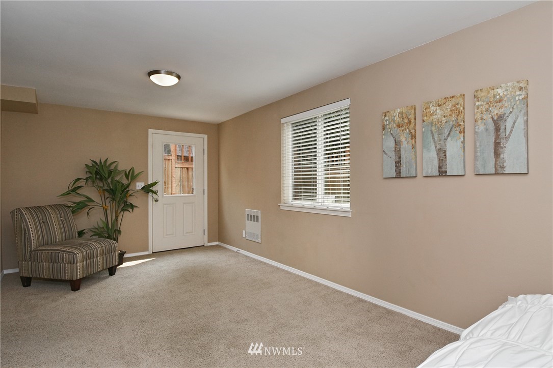 10134 B Holman Road Northwest Seattle, WA 98133 - Photo 6 of 25