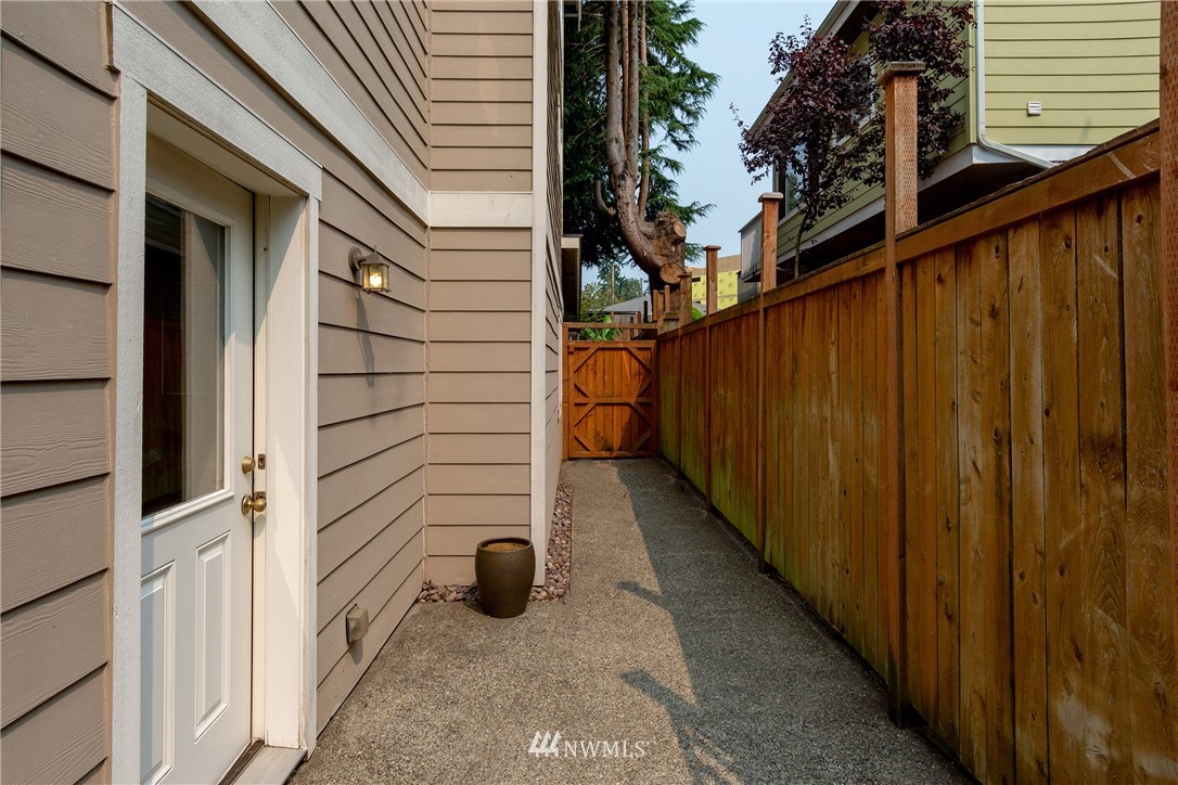 10134 B Holman Road Northwest Seattle, WA 98133 - Photo 7 of 25