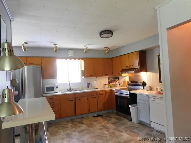 $224,900 | 902 Coleman Street Northeast, Palmyra, IN 47164