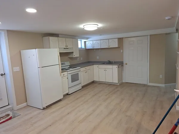 $1,900 | 157 Thatcher Road, Unit R, Gloucester, MA 01930