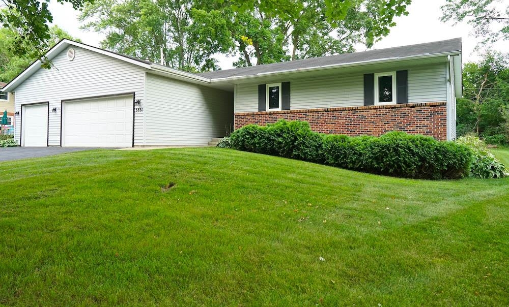 3831 Abbotsford Road Rockford, IL 61107 - Photo 3 of 32 Gallery Image 3