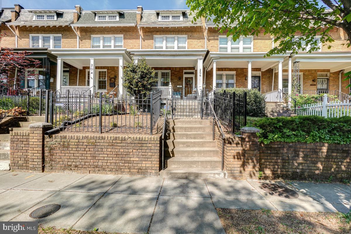 206 17th Street Northeast Washington, DC 20002 - Photo 6 of 15