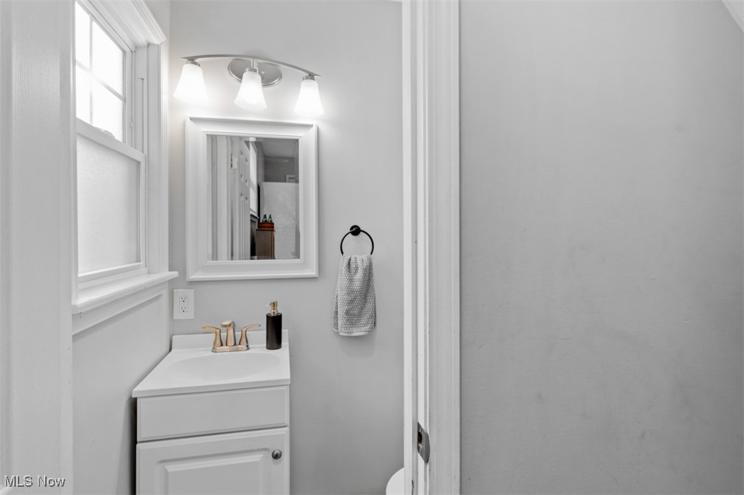 3833 Montevista Road Cleveland, OH 44121 - Photo 23 of 44