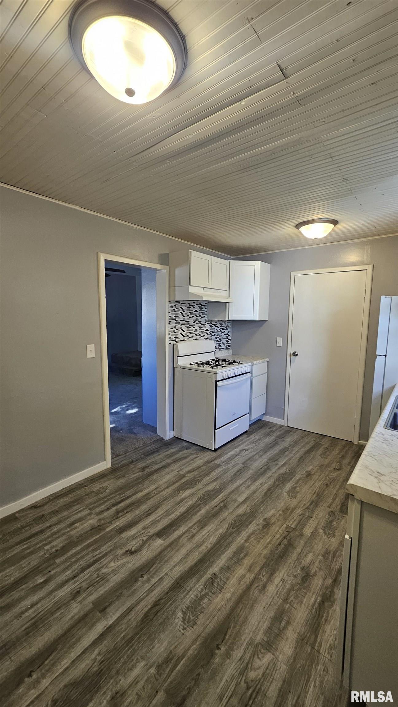 148 Robinson Avenue Canton, IL 61520 - Photo 12 of 22