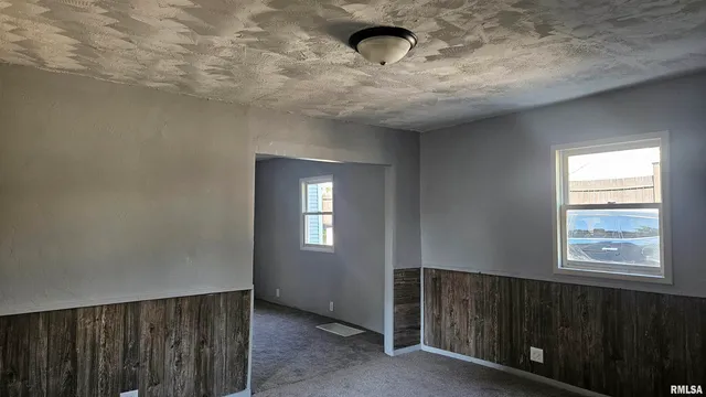 $54,000 | 148 Robinson Avenue, Canton, IL 61520