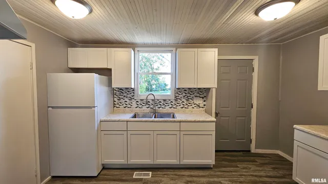 $54,000 | 148 Robinson Avenue, Canton, IL 61520