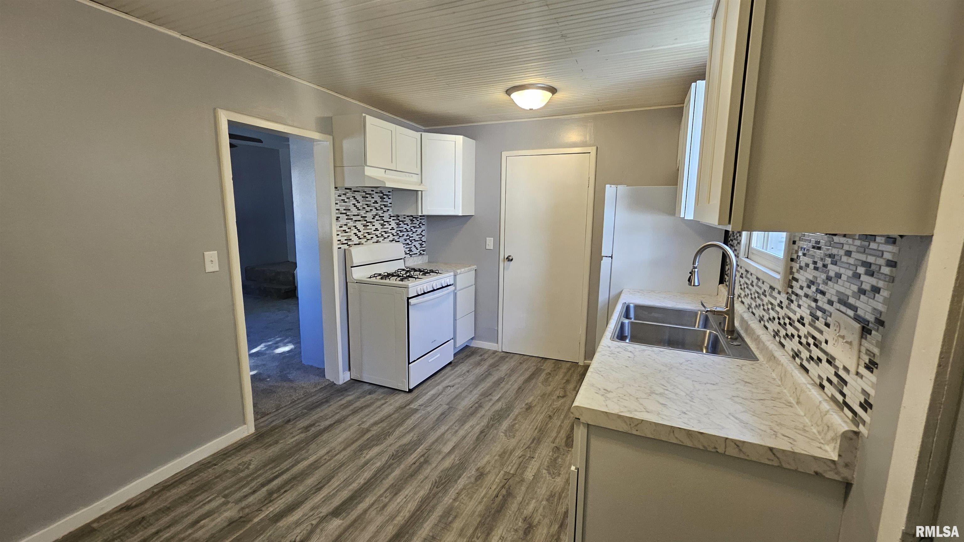 148 Robinson Avenue Canton, IL 61520 - Photo 10 of 22