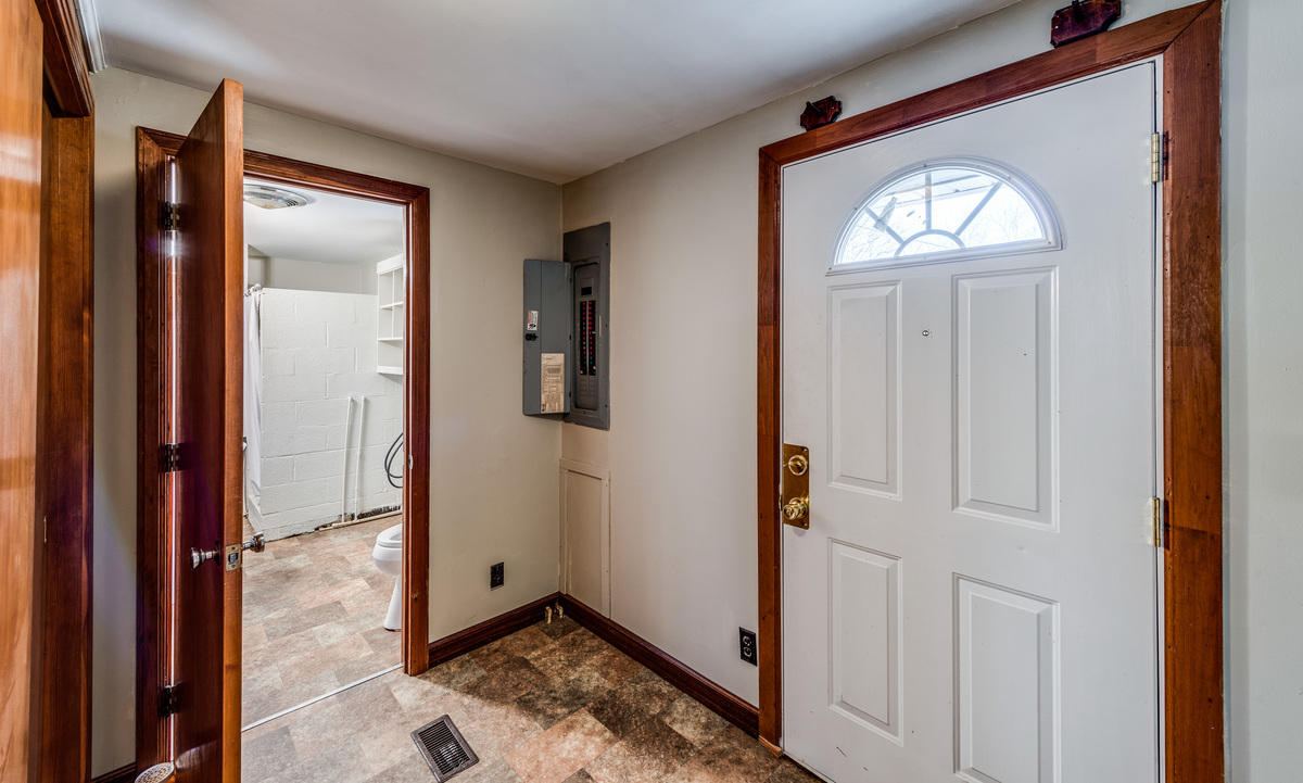 12125 Old Baxter Road Silver Point, TN 38582 - Photo 2 of 29 Mud Room
