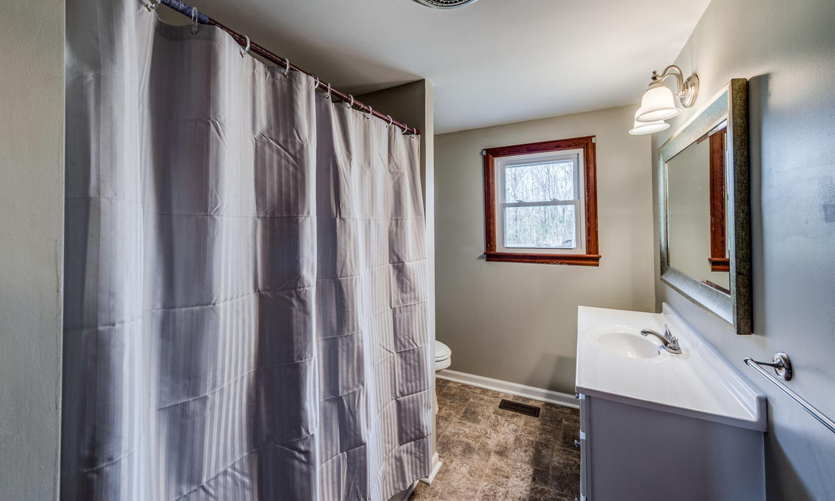 12125 Old Baxter Road Silver Point, TN 38582 - Photo 13 of 29 Bathroom