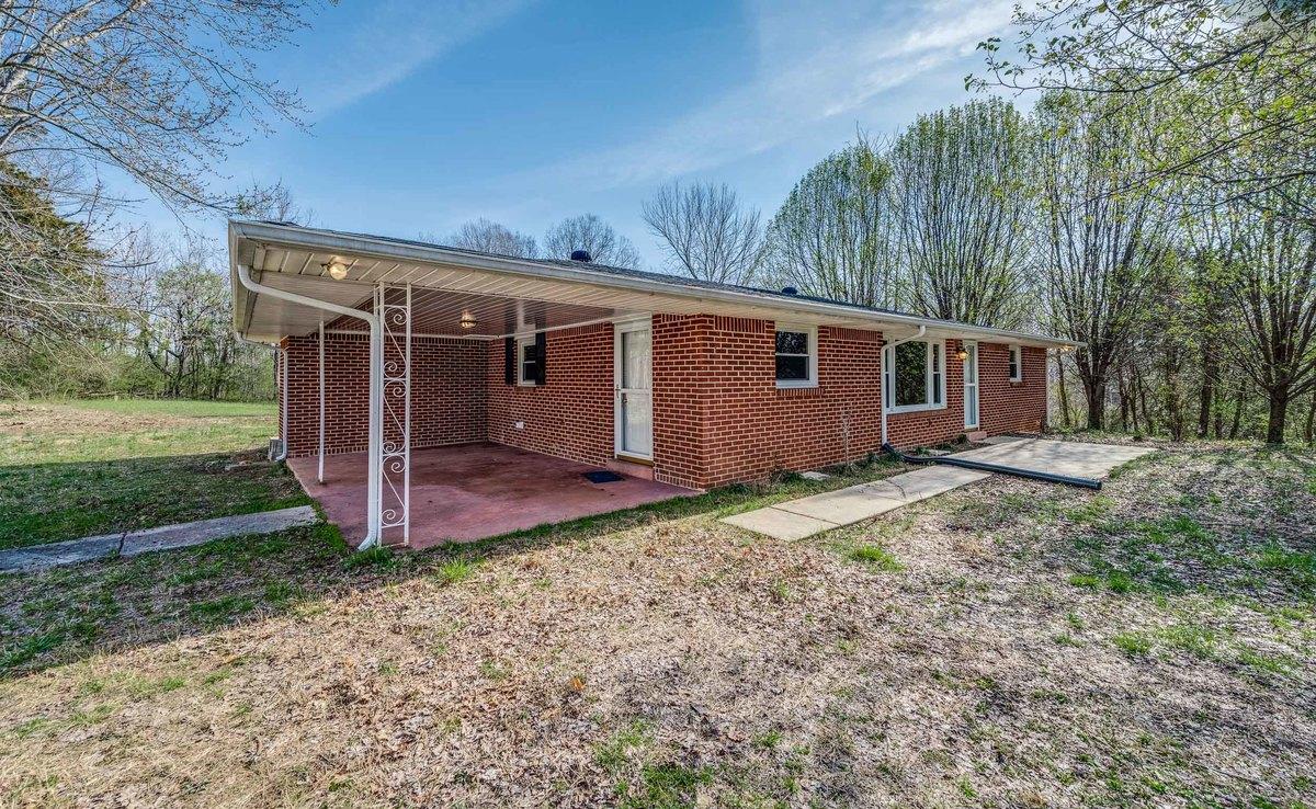 12125 Old Baxter Road Silver Point, TN 38582 - Photo 18 of 29 Carport