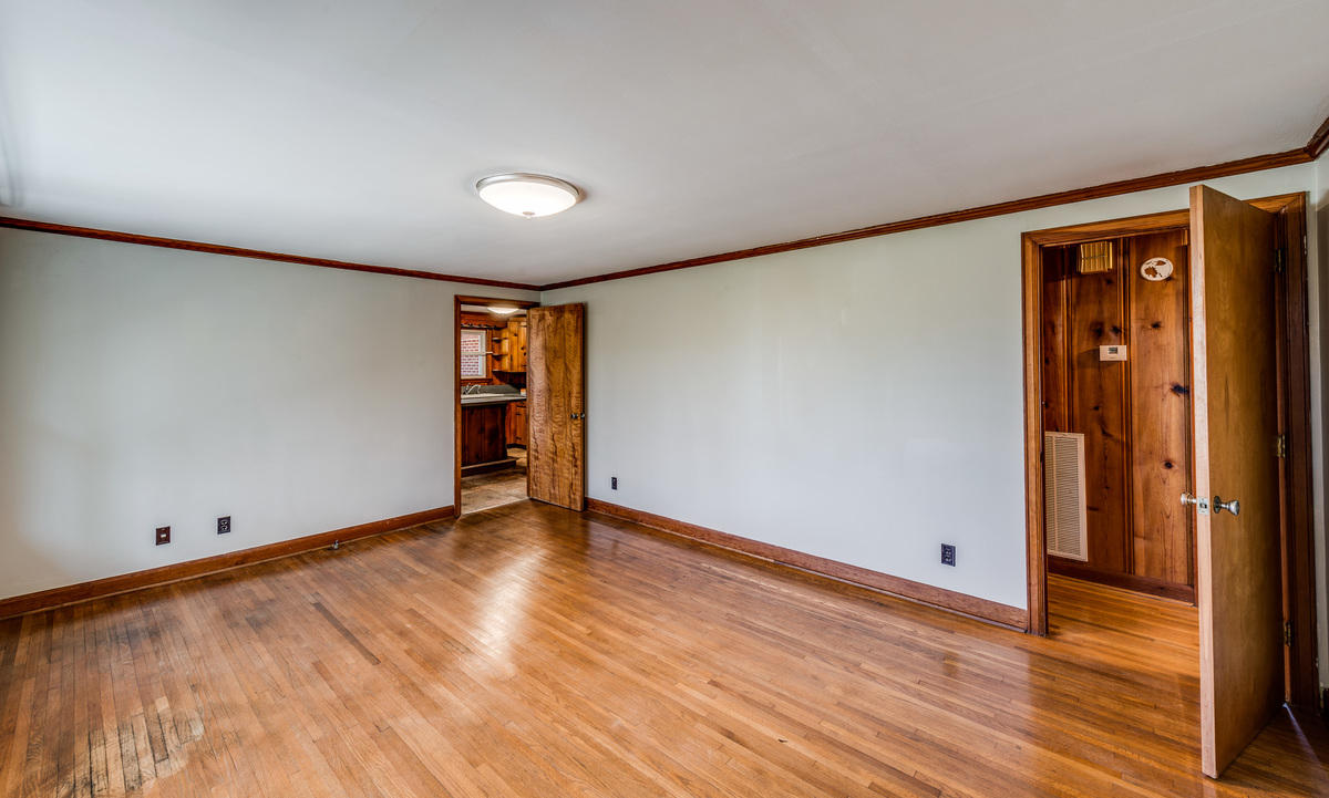 12125 Old Baxter Road Silver Point, TN 38582 - Photo 4 of 29 Living Room