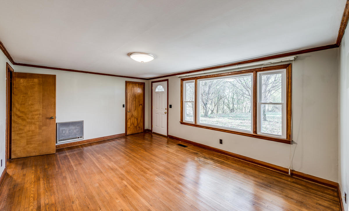 12125 Old Baxter Road Silver Point, TN 38582 - Photo 5 of 29 Living Room