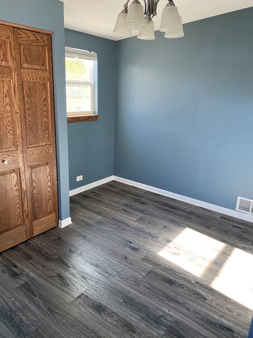 396 West St Charles Road Elmhurst, IL 60126 - Photo 12 of 16 Gallery Image 12