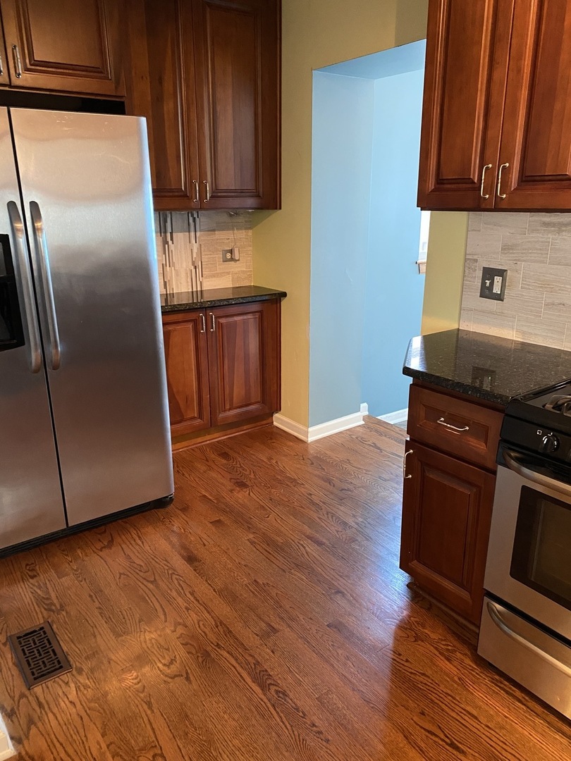 396 West St Charles Road Elmhurst, IL 60126 - Photo 8 of 16 Gallery Image 8
